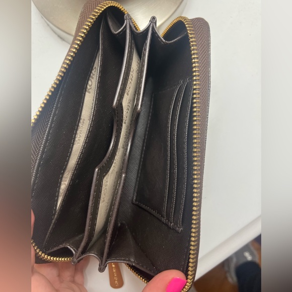 Michael Kors wallet - Picture 2 of 2